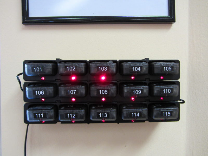 Logistik-Pager in Ladestation